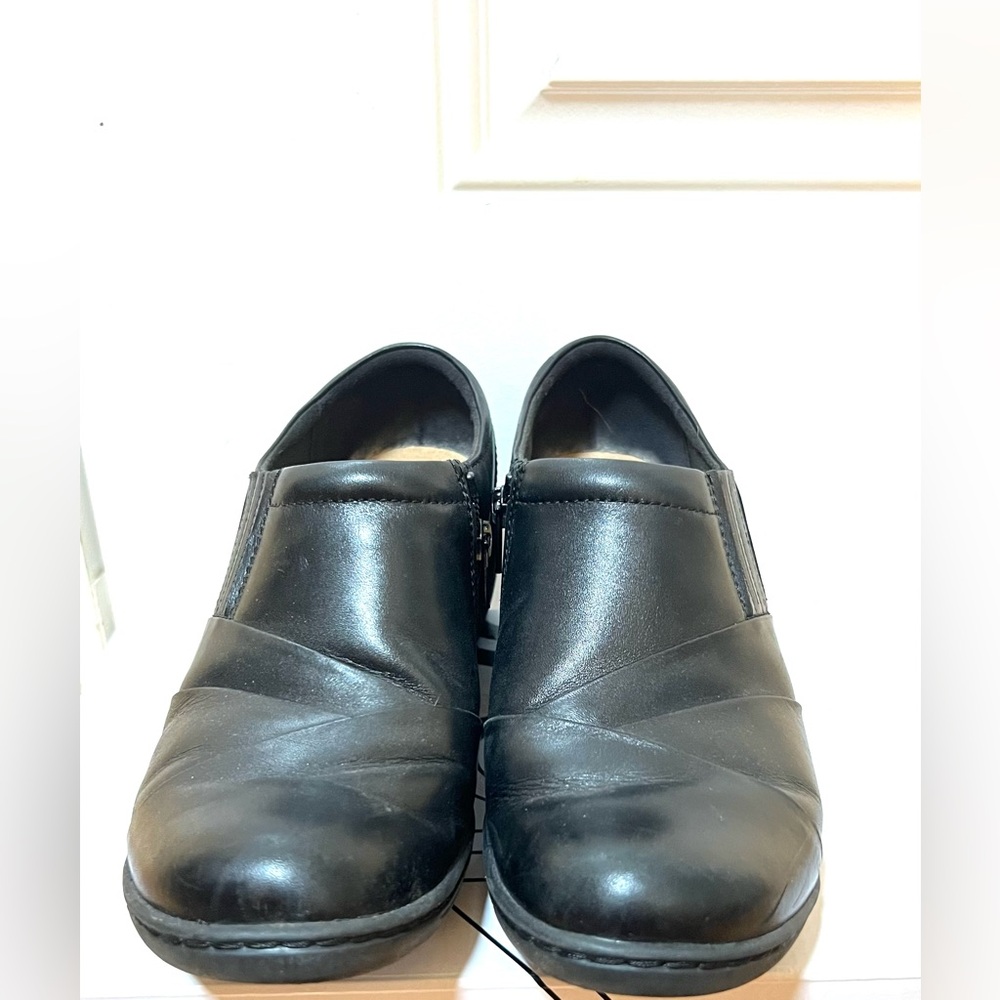 Clarks Women Slip On Shoes, Black Leather size 10